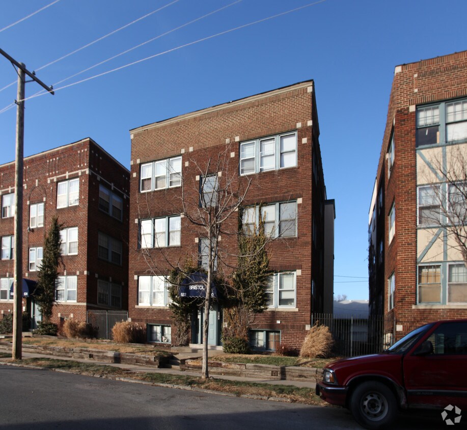Primary Photo - 520-522 W 39th Ter