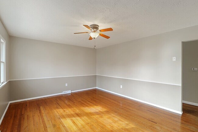 Building Photo - 21 Hickory Ln