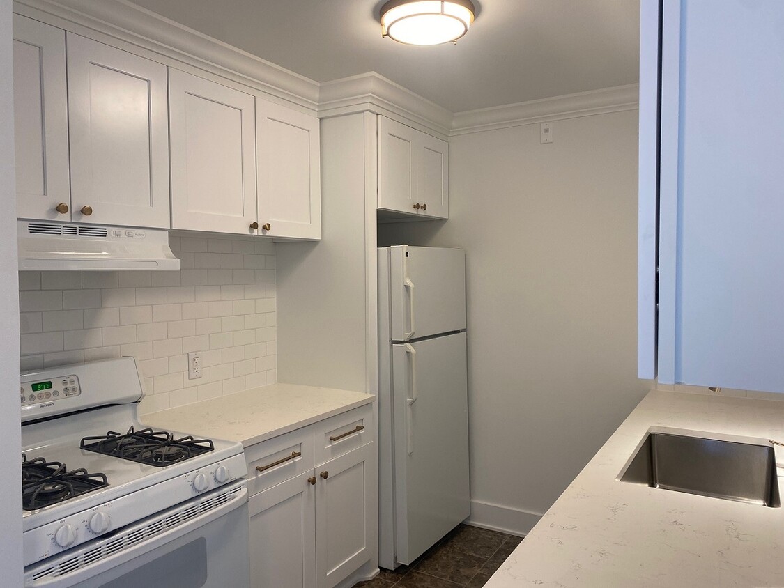 Foto principal - 7310 York Ave S