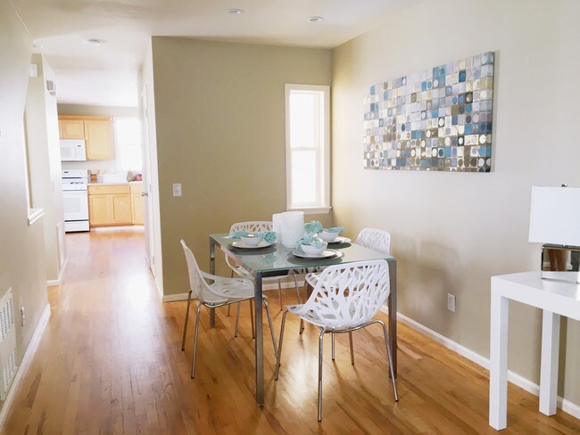 área de comedor - 12713 Greenwood Ave N