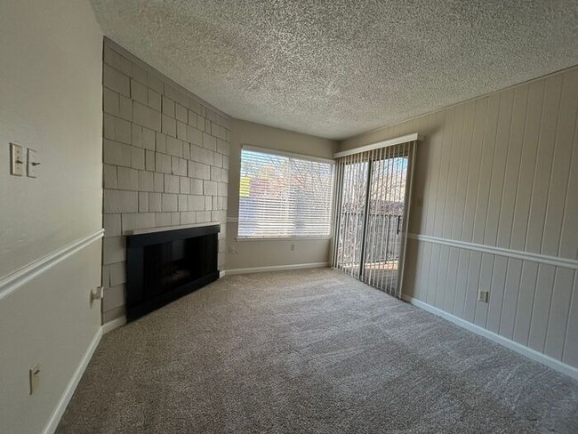 Building Photo - Upstairs Charming 1 bedroom with Large Pat...