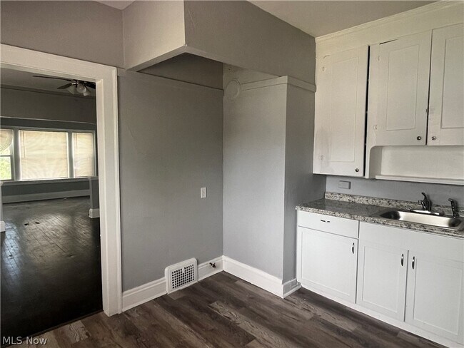 Foto del edificio - 438 E 152nd St