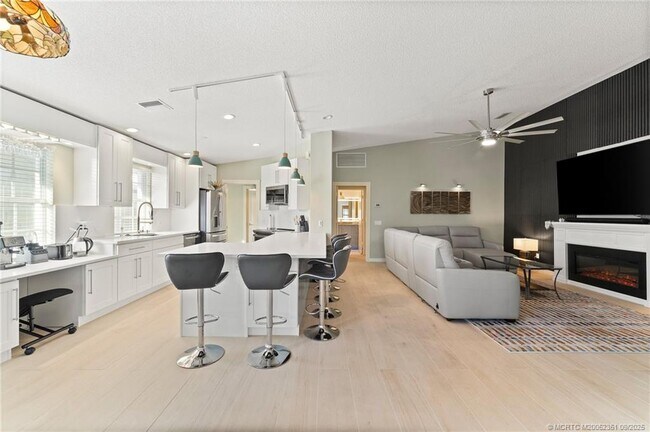 Foto del edificio - 1599 SW Springfield Ct