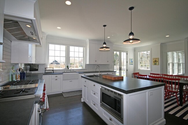 Foto del edificio - 34 Old Field Ln