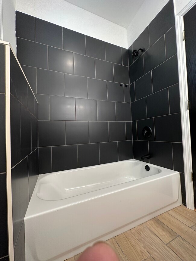 Foto del edificio - 2113 N Lorel Ave