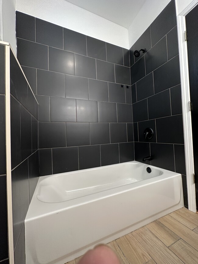 Building Photo - 2113 N Lorel Ave