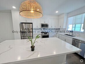 Building Photo - 370 Arc Ct