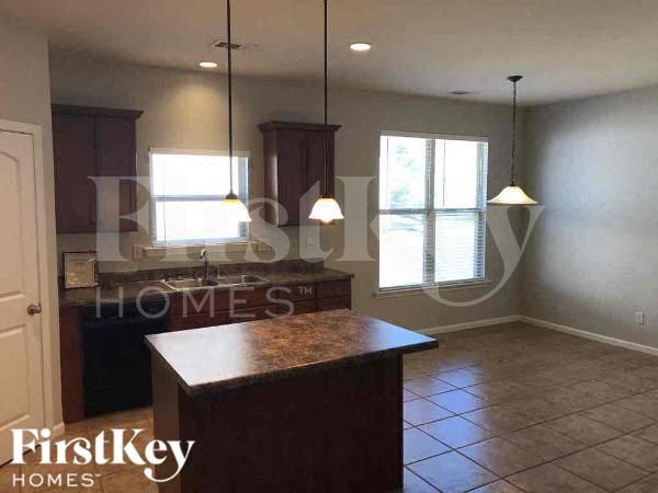 Foto del edificio - 1298 Easterwood Blvd