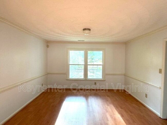 Foto del edificio - 913 Edgewater Dr