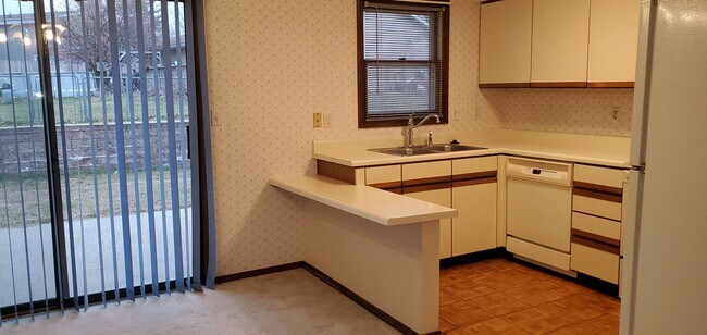 Foto del edificio - 3 bd, 2 ba E Columbia, Sunrise Estates, ne...