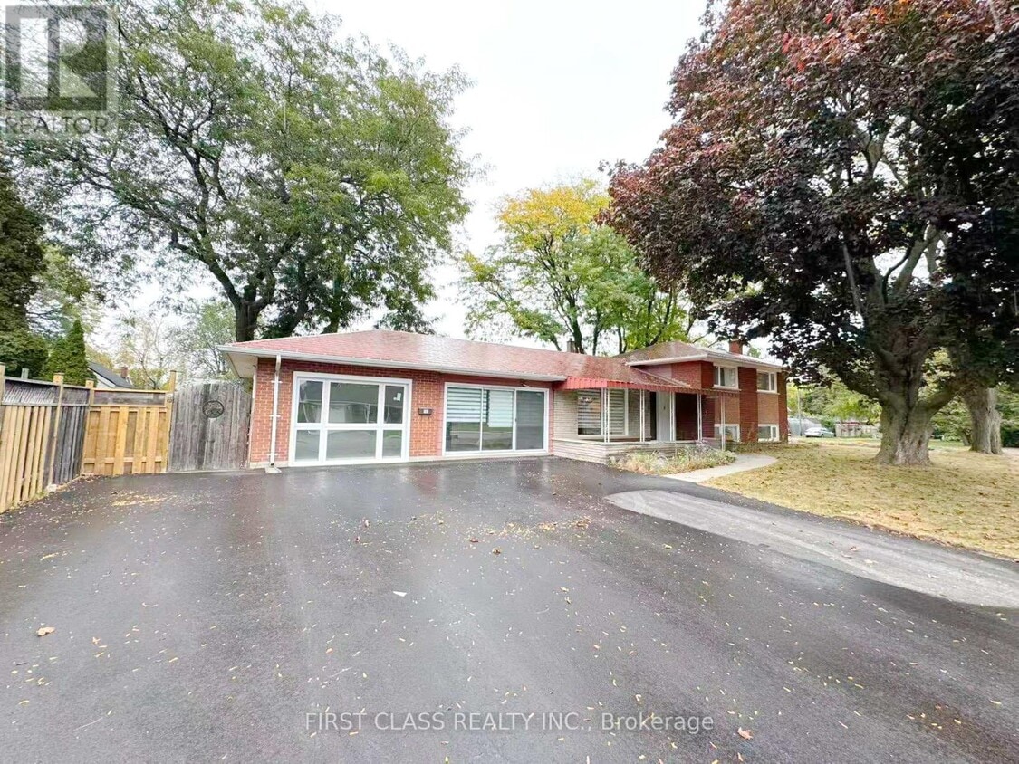 Photo principale - 741 Proctor Rd