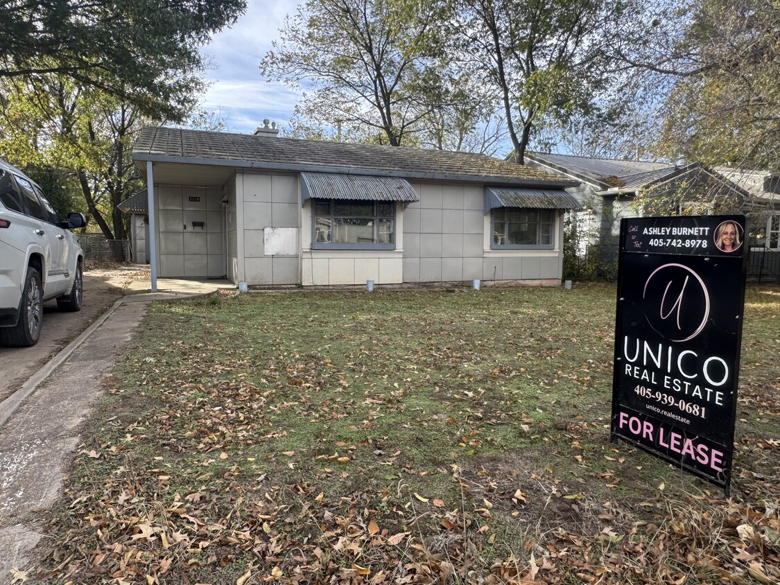 Primary Photo - 2119 W Sherwood Ave