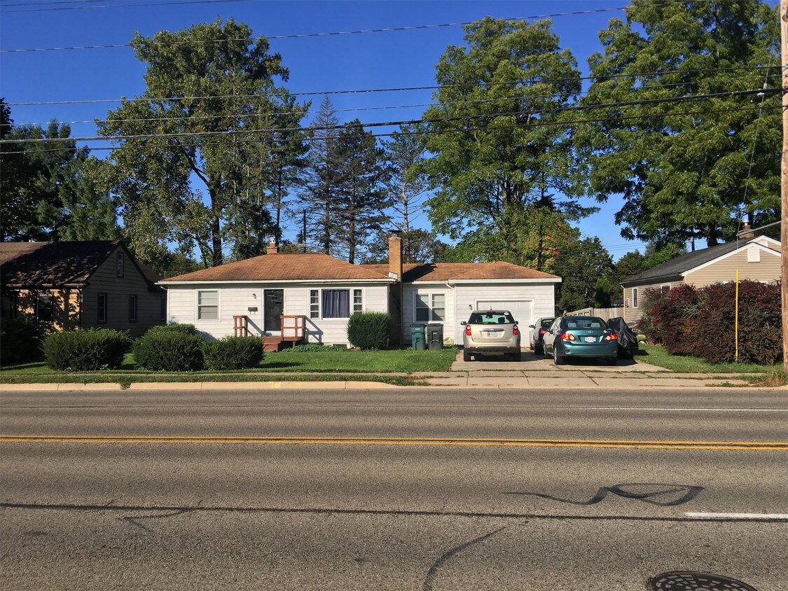 Primary Photo - 539 N Hagadorn Rd