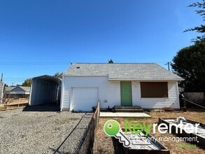 Building Photo - 7025 S Pine St