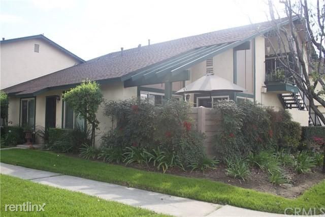 Building Photo - 2 br, 1 bath Condo - 1722 N Oak Knoll