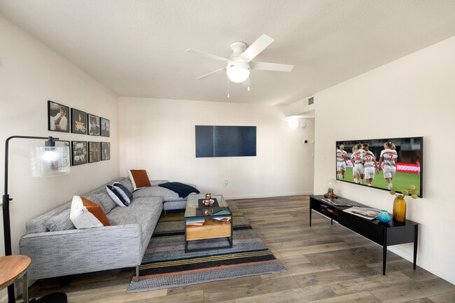 Building Photo - Montage at Fair Oaks