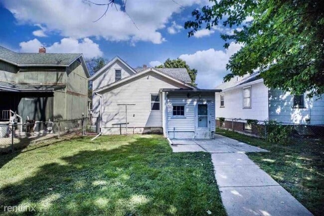 Building Photo - 5 br, 1 bath House - 2110 W Garden St