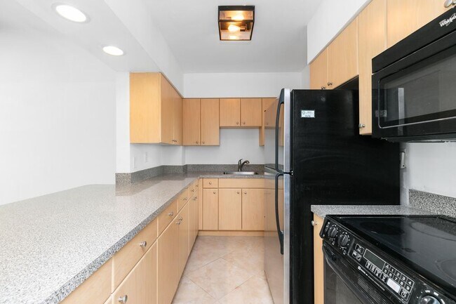 Foto del edificio - 2700 Banyan Rd