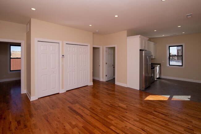 Foto del edificio - 4001 W Armitage Ave
