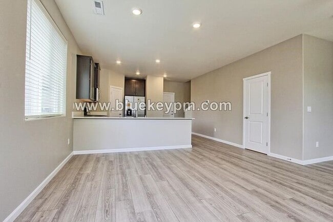 Building Photo - 4 Bed, 3 Bath Home Just off Ward Road and ...