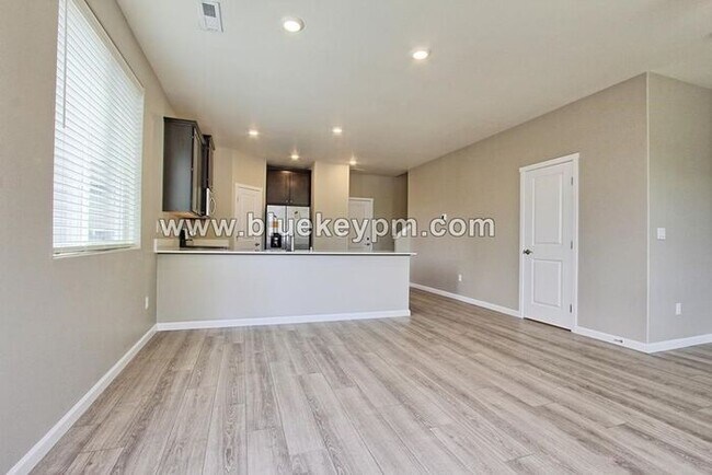 Foto del edificio - 4 Bed, 3 Bath Home Just off Ward Road and ...