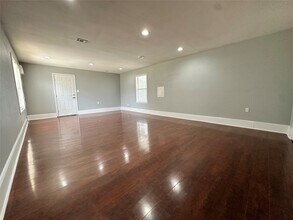 Building Photo - 335 Bayou Dr
