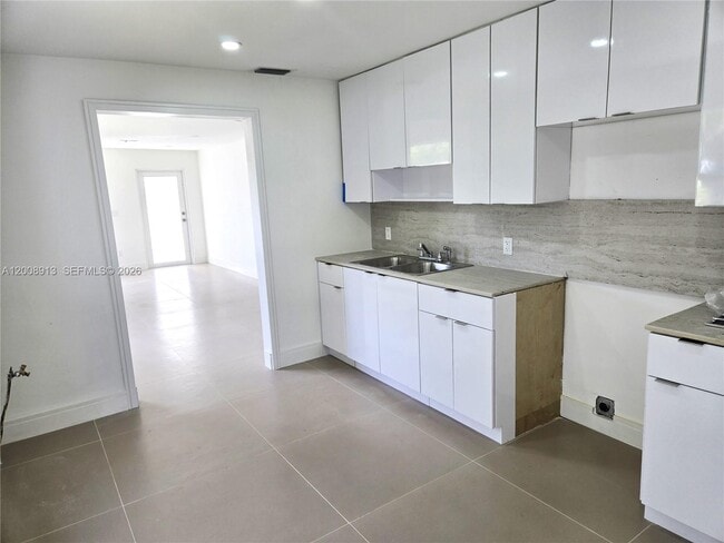 Foto del edificio - 1002 SW 65th Ave