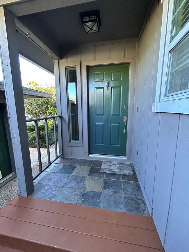 Building Photo - 1005 11th Ct