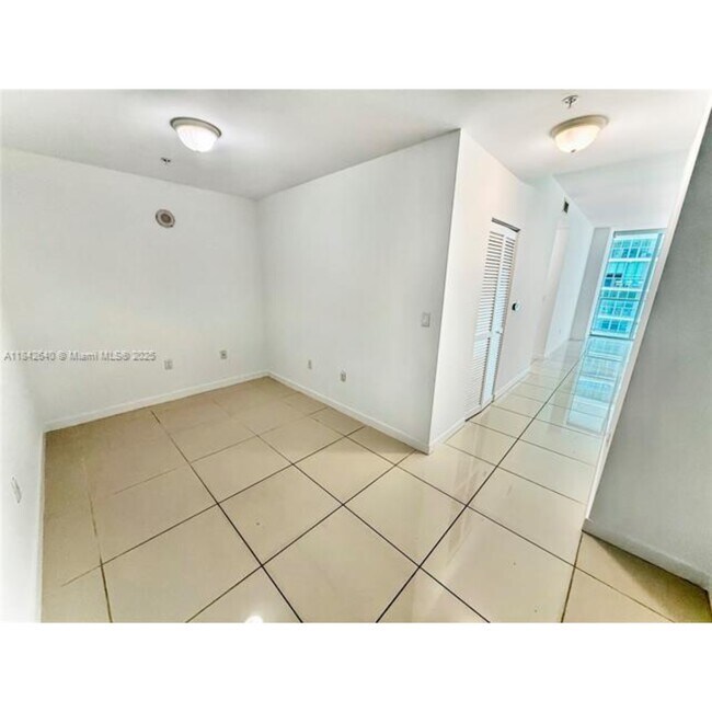 Foto del edificio - 79 SW 12th St