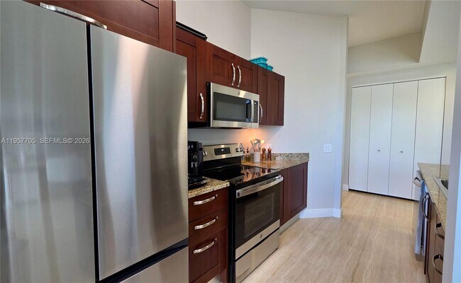 Foto del edificio - 20000 E Country Club Dr