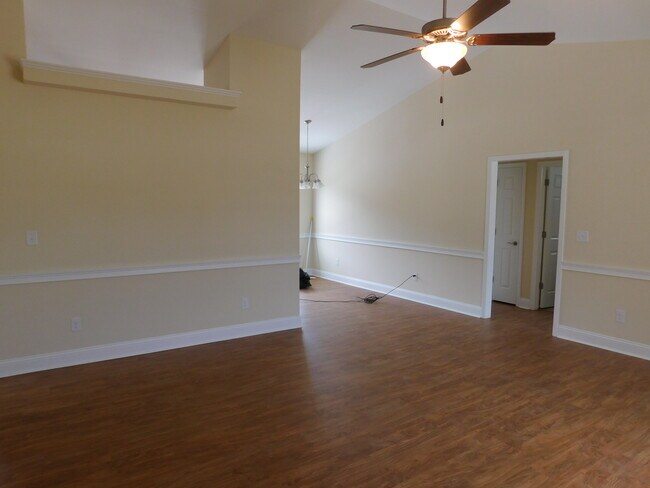 Foto del edificio - 302 Saratoga Ln