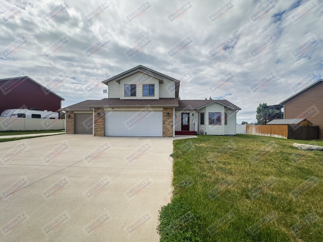 Primary Photo - Gorgeous Single Family Home