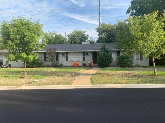 Building Photo - 5969 Elderwood Dr