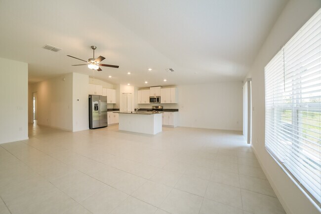 Building Photo - 4124 84th Ct E