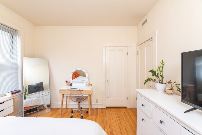Foto del edificio - 3413 N Elaine Pl