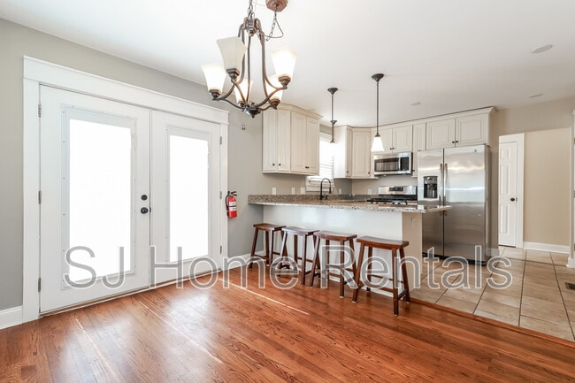 Building Photo - 227 Delview Ln