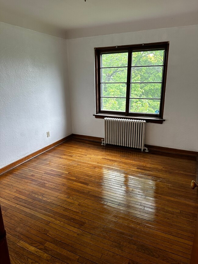 Bedroom 1 - 708 W Bancroft St