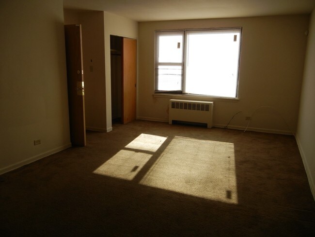 Foto del edificio - 7700 S Jeffery Blvd
