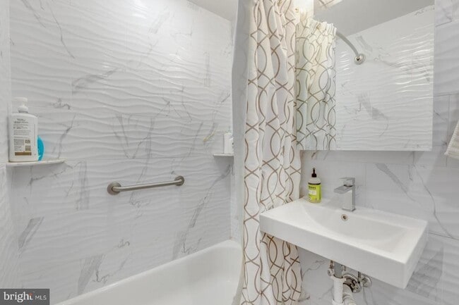 Building Photo - 624 N 35th St