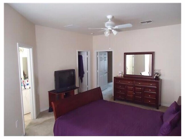 Building Photo - nice townhouse in New Tampa