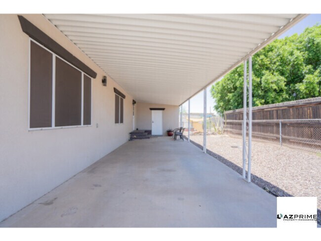 Building Photo - Gracefully Poised in Beautiful Mesa, This ...