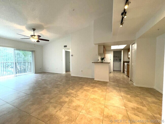 Foto del edificio - 1300 Crestwood Ct S