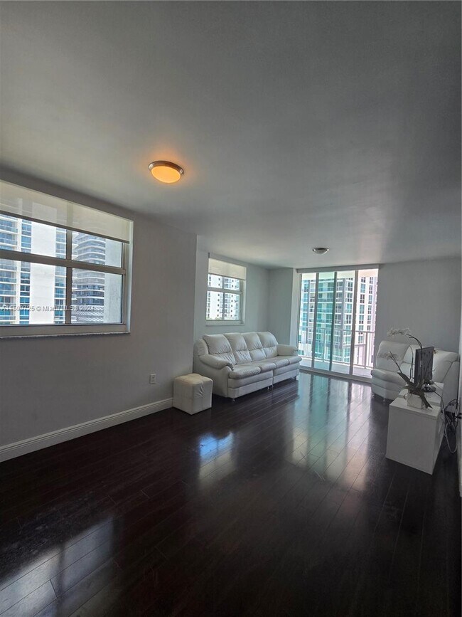 Building Photo - 1250 S Miami Ave