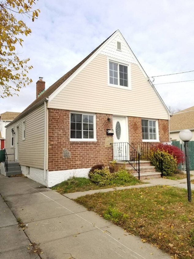 Foto principal - 194-18-300 120th Ave