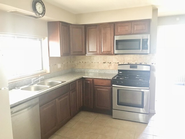 Foto del edificio - 2051 W Farragut Ave