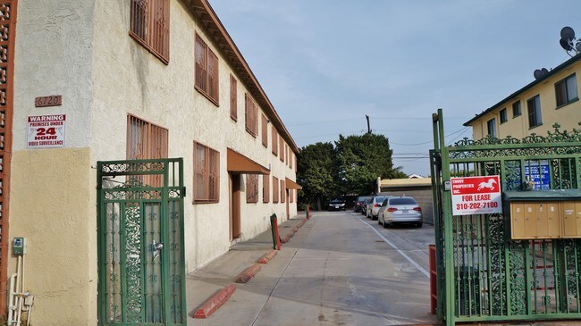 Building Photo - 6720 West Blvd