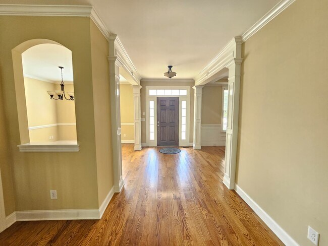Foto del edificio - 1530 Bledsoe Ln