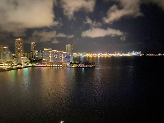 Foto del edificio - 1155 Brickell Bay Dr