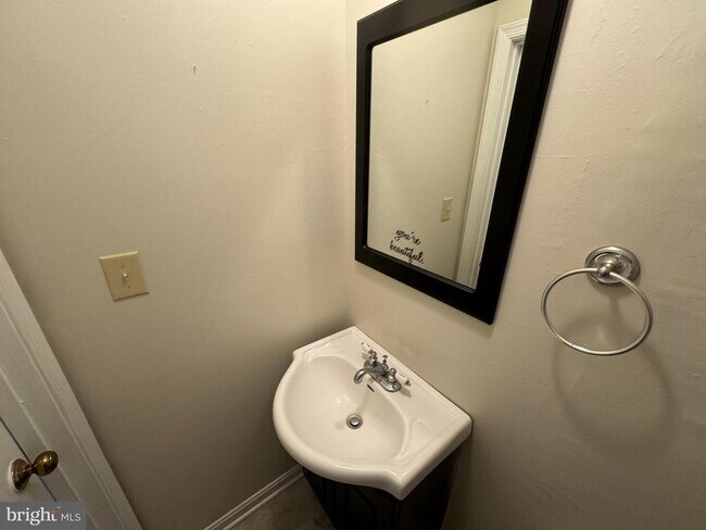 Foto del edificio - 205 Little River Dr