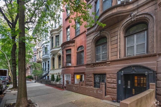 Building Photo - 23 W 87th St